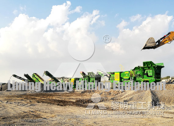 Crawler type mobile crushing plant