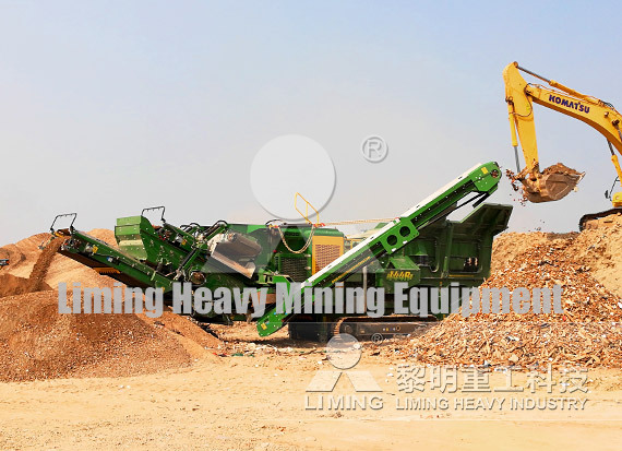Crawler type mobile crushing plant