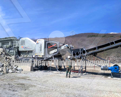 mobile construction waste crusher