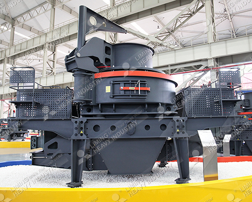 Sand making machine